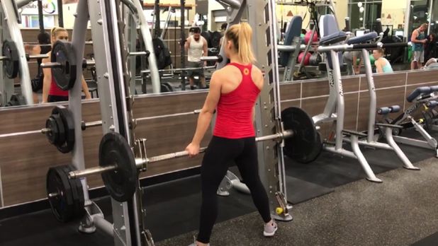 smith machine sumo deadlift